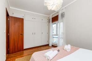 1 sovrum, skrivbord, strykjärn/strykbräda och gratis wi-fi