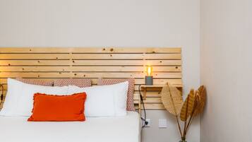 1 quarto, escrivaninha, ferros/tábuas de passar roupa, Wi-Fi de cortesia