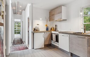 Kjøleskap, kokeplater og oppvaskmaskin