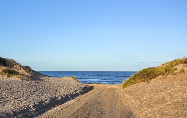 Nær stranden og fisking