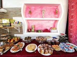 Free daily buffet breakfast