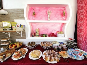 Free daily buffet breakfast