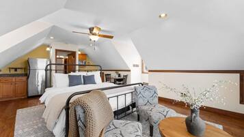 6 Schlafzimmer, Schreibtisch, Bügeleisen/Bügelbrett, WLAN