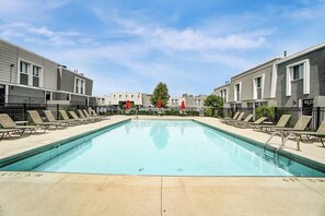 Pool - Arena District Townhouse close to Convention Centr (Columbus)