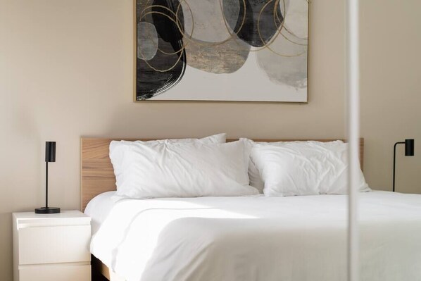 2 soveværelser, skrivebord, strygejern/strygebræt, weekendseng