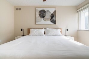 2 soveværelser, skrivebord, strygejern/strygebræt, weekendseng