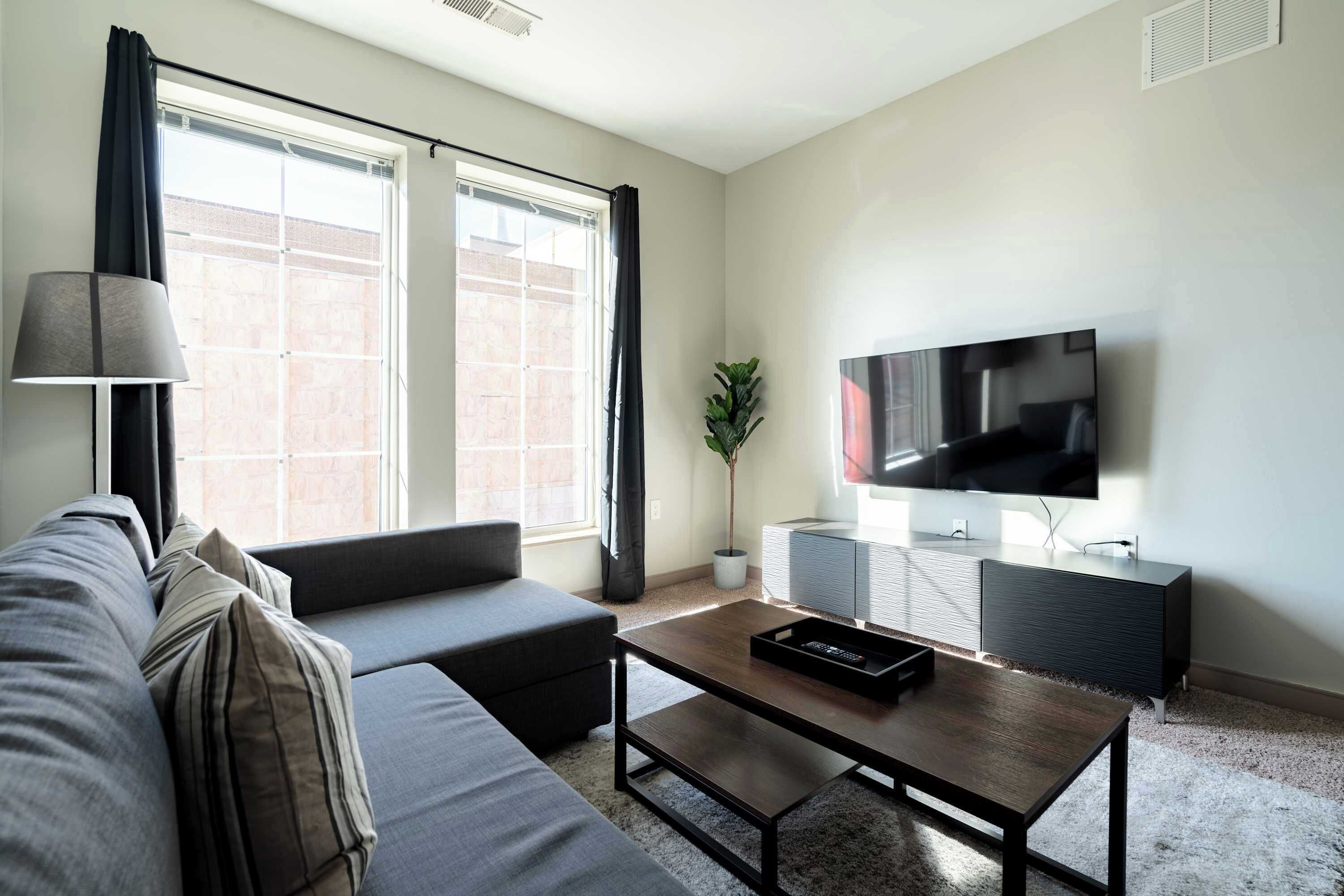 Downtown Columbus Luxury Apartment - Upper Arlington, OH