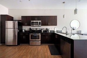 Coffee/tea maker, fridge, microwave, oven