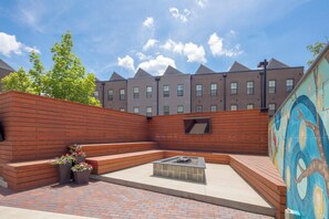 Terrace/patio - Downtown Views from a Stylish 2BR with Balcony (Columbus)