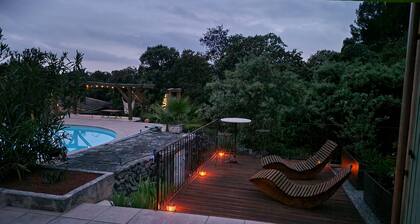 Belle chambre d'hĂŽtes indĂ©pendante de18mÂČ + cuisine d'Ă©tĂ© de 25mÂČ vue piscine