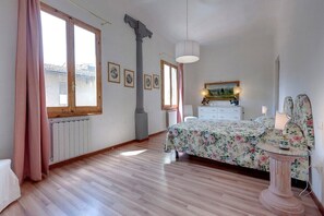 2 chambres, fer et planche à repasser, lit parapluie, Wi-Fi gratuit