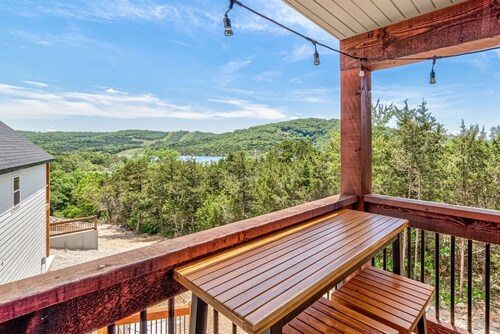 Lake Access, Hot Tub, Pools, Paddleboard, Sleep 20