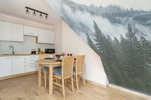 Dining - Mountain Apartment with Balcony | Free Parking (Zakopane)