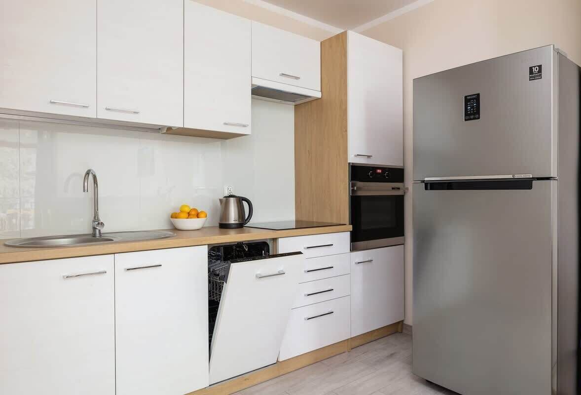 Fridge, microwave, stovetop, cookware/dishes/utensils