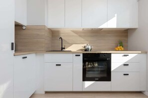 Refrigerador, horno, parrilla de estufa y lavavajillas
