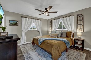 3 habitaciones, tabla de planchar con plancha, wifi y ropa de cama 
