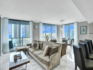 TV, offices - Panoramic Perfection: 3BR Breathtaking Water Views (Hallandale Beach)