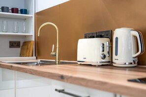 Interior - Charming 1B Apartment next to Station (London)