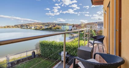 Ferienhaus mit Seepanorama