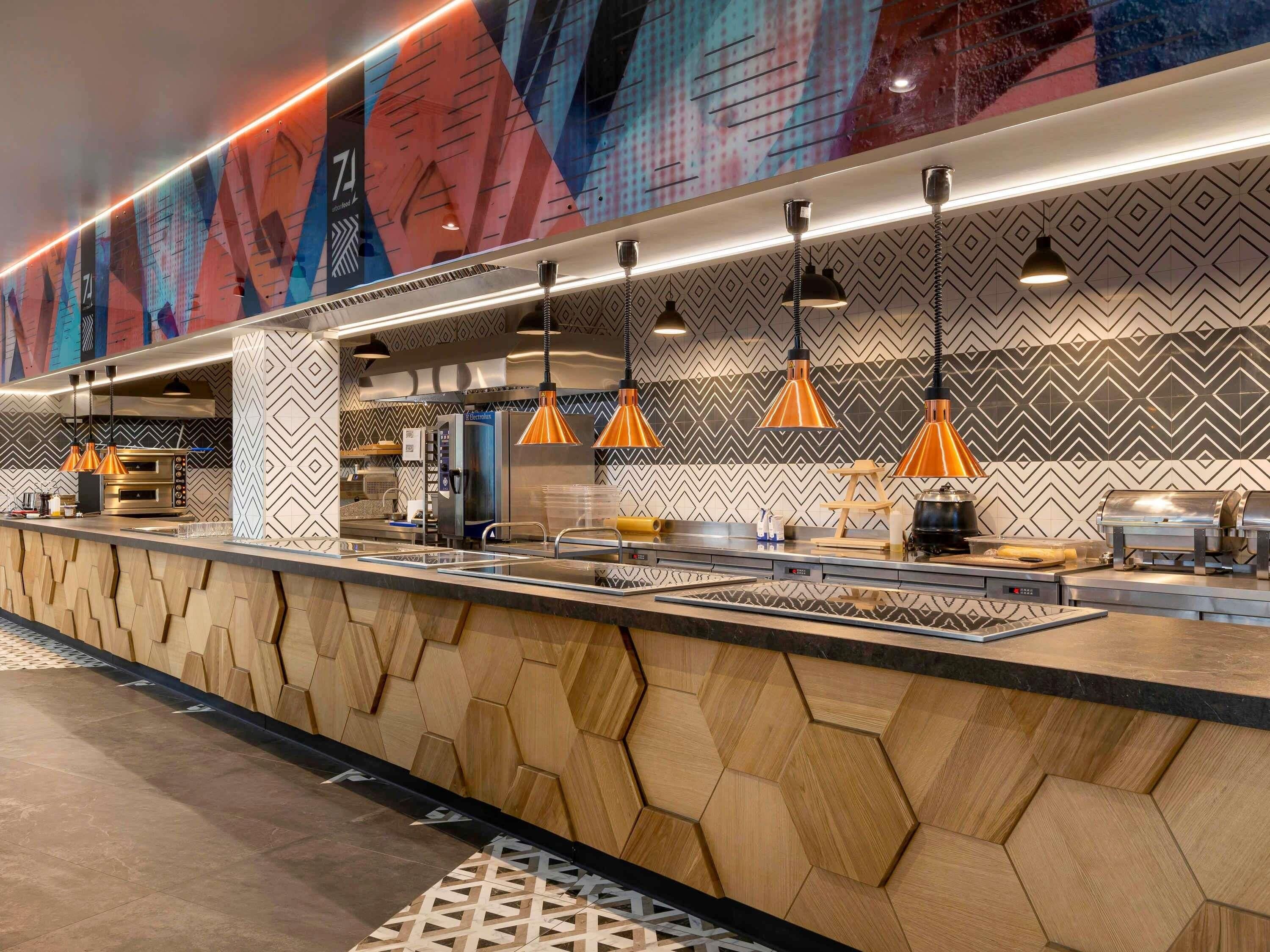 Daily buffet breakfast (UAH 444 per person)