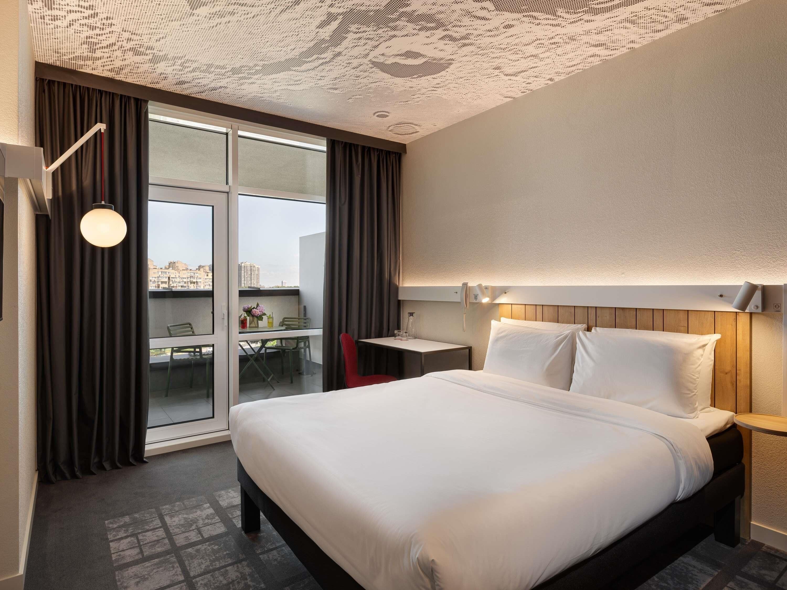 Premium Room, 1 King Bed, Balcony | Minibar, in-room safe, desk, blackout drapes