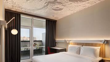 Premium Room, 1 King Bed, Balcony | Minibar, in-room safe, desk, blackout drapes