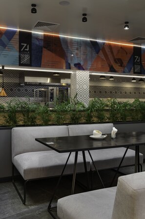 อาหารเช้าแบบบุฟเฟ่ต์ทุกวัน (UAH 444 ต่อคน)