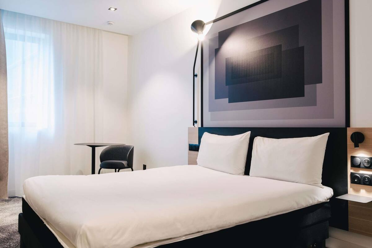 家庭客房, 1 張標準雙人床及 1 張梳化床 | 遮光窗簾/窗簾、熨斗/熨衫板、免費嬰兒床、免費 Wi-Fi