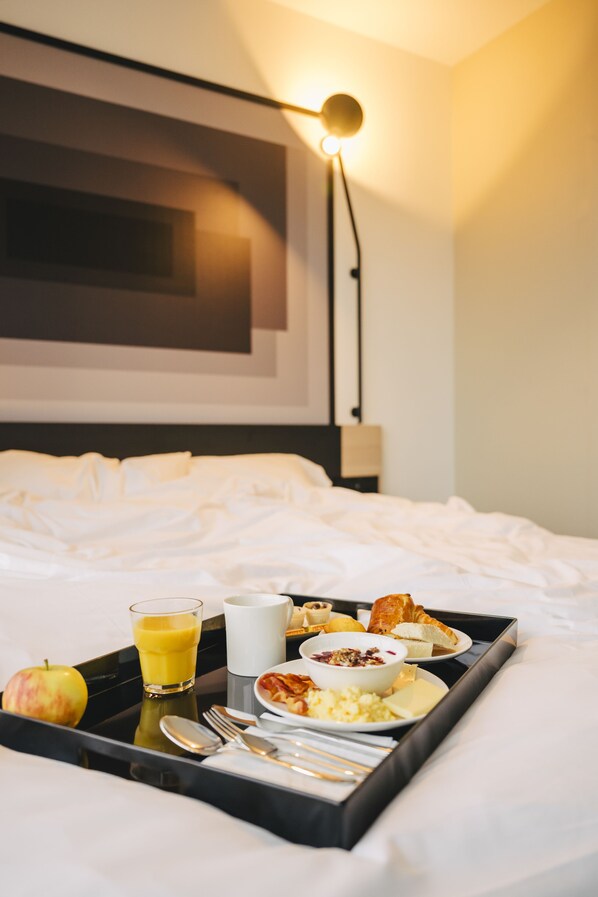 Standard Room, 1 Double Bed | In-room dining - Ibis Rouen Centre Rive Droite Pasteur (Rouen)