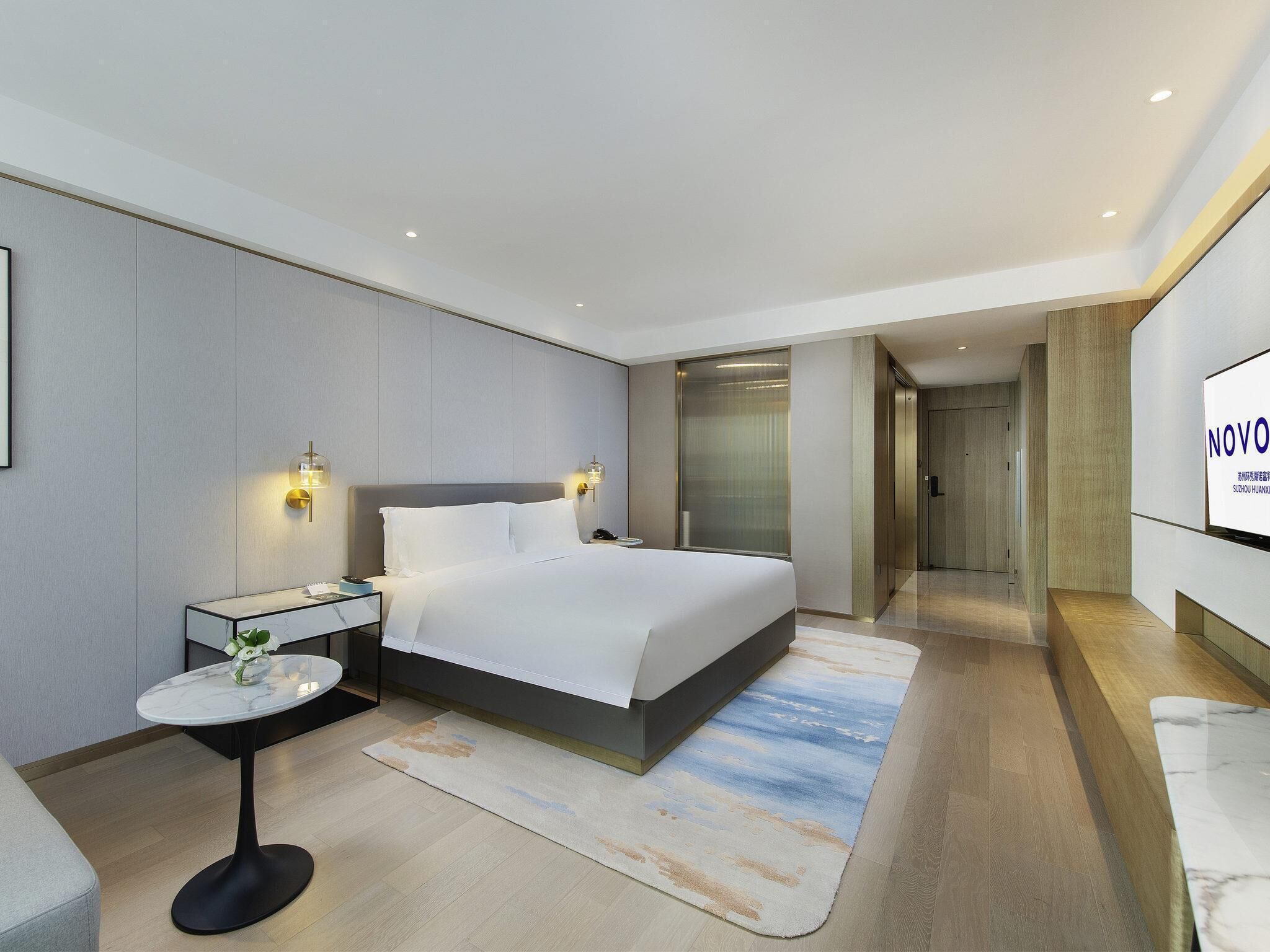 Deluxe Room, 1 King Bed | Down comforters, free minibar, in-room safe, blackout drapes