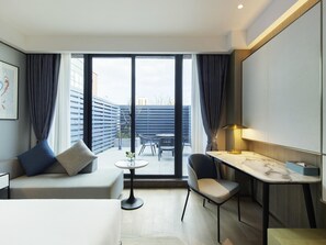 Deluxe Room, 1 King Bed