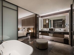 Deluxe Suite, 1 King Bed, City View | Premium bedding, minibar, in-room safe, desk - Pullman Quanzhou Shuitou (Quanzhou)