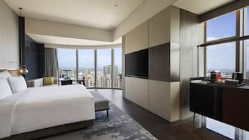 Deluxe Room, 1 King Bed, City View | Premium bedding, minibar, in-room safe, desk