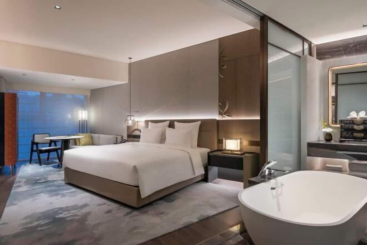 Premium bedding, minibar, in-room safe, desk