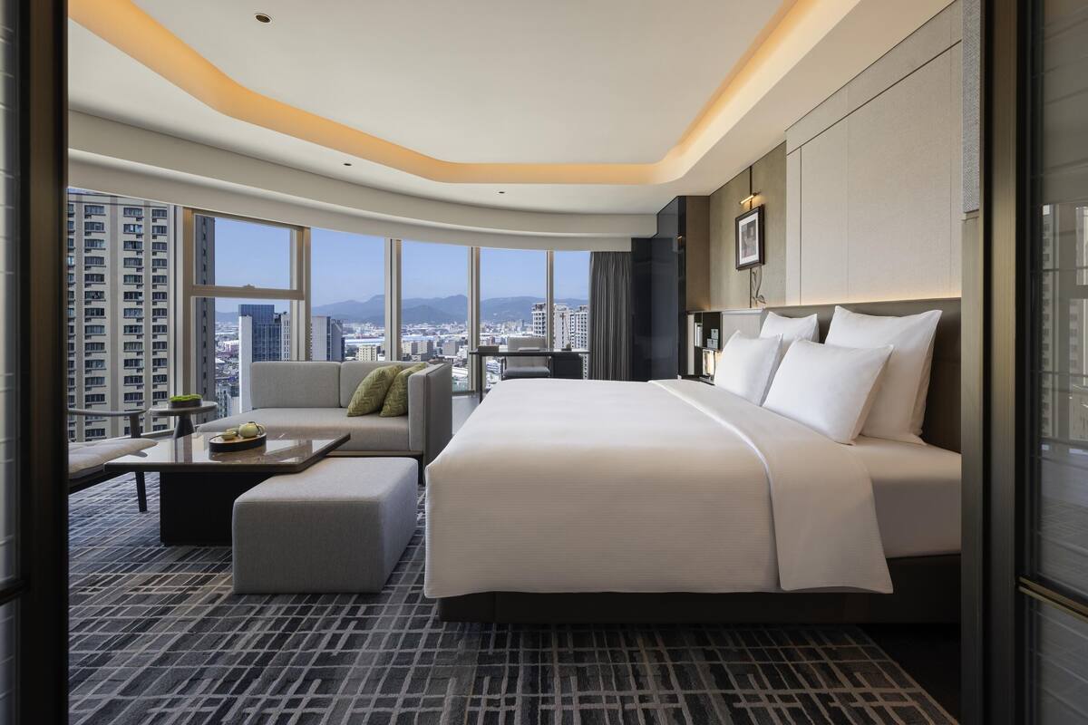 Chambre Supérieure, 1 trÚs grand lit, vue ville | Literie de qualité supérieure, minibar, coffres-forts dans les chambres