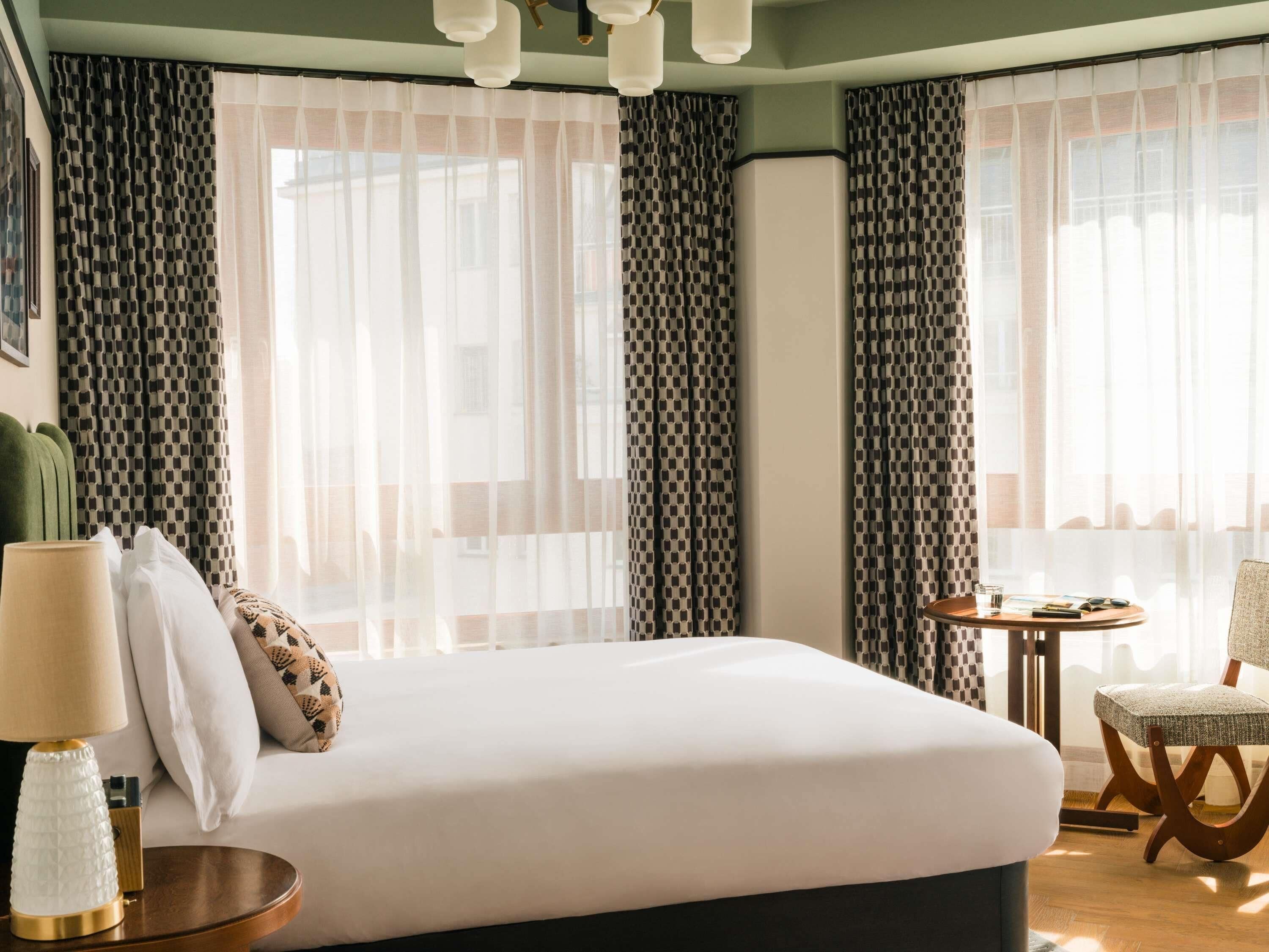 Cosy | In-room safe, blackout drapes, iron/ironing board, free WiFi