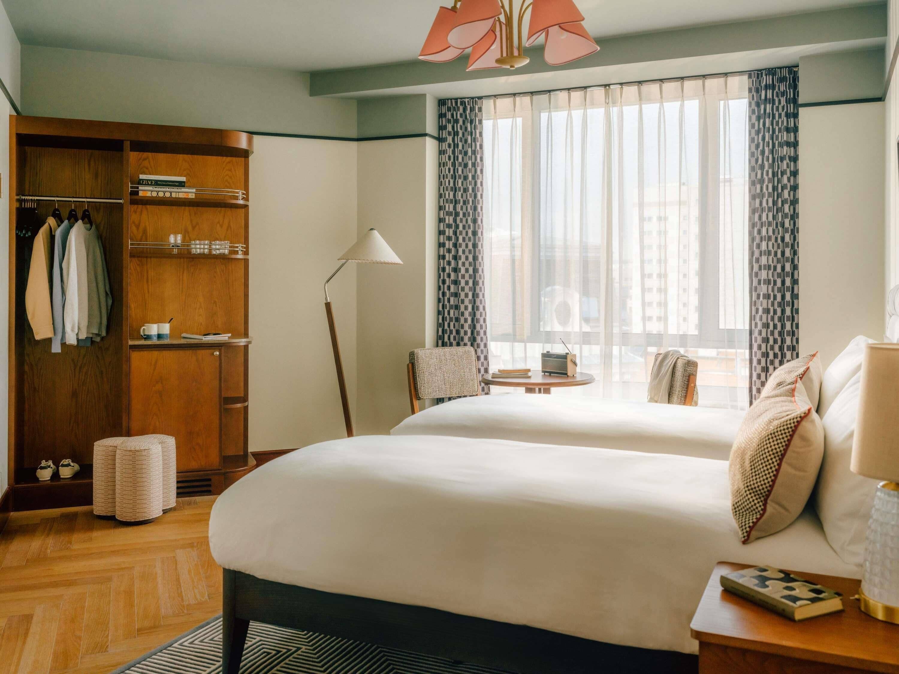 Roomy | In-room safe, blackout drapes, iron/ironing board, free WiFi