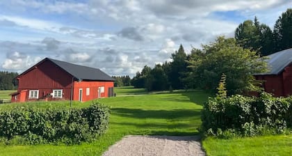 Preciosa casa en Gräsbo con sauna
