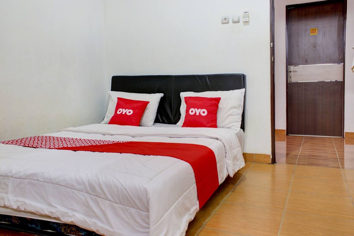 Espacio para trabajar con laptop, wifi gratis y ropa de cama