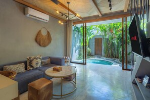 Classic Villa | Living room | Flat-screen TV - Zazen 1 Villa by Betterplace (Canggu)