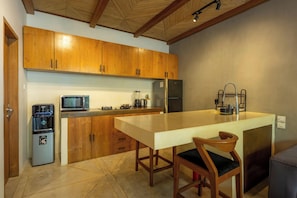 Classic Villa | Private kitchen | Fridge, stovetop, electric kettle, toaster - Zazen 1 Villa by Betterplace (Canggu)