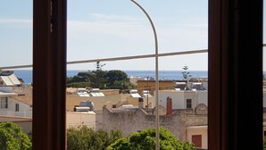 A view through a window with a street lamp, buildings, and a clear sky. - 🌞 ENJOY CASA MATTARELLA 🌞 San Vito lo Capo (San Vito Lo Capo)