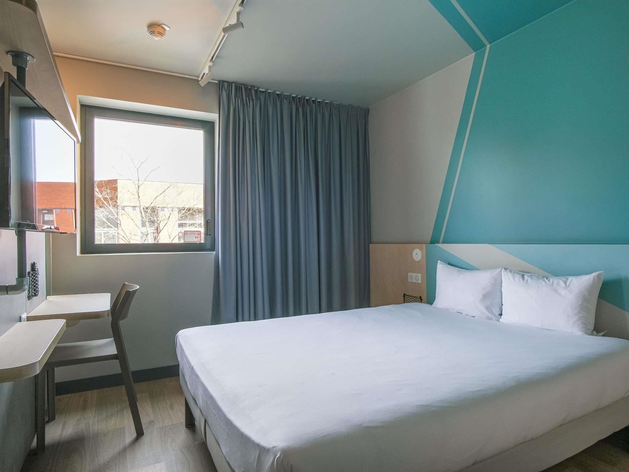 Standardzimmer, 1 Doppelbett | Individuell eingerichtet, Schreibtisch, schallisolierte Zimmer