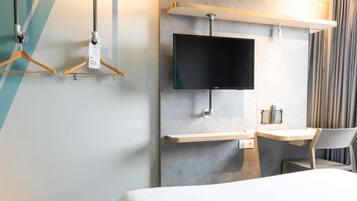 Kamar Standar, Beberapa Tempat Tidur | Meja kerja, ruang kerja ramah laptop, dan kedap suara