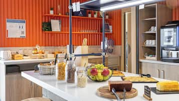 Daily buffet breakfast (EUR 9.90 per person)