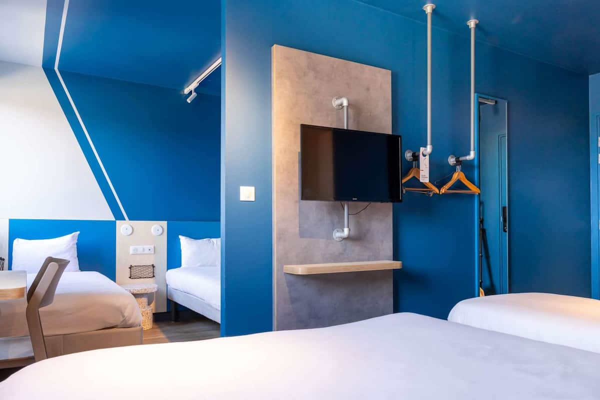 Rom – standard, flere senger | Skrivebord, lydisolert, strykejern/-brett og wi-fi (inkludert)