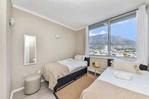 Eenvoudig appartement, meerdere bedden | 2 slaapkamers, beddengoed