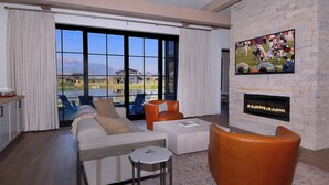 Living area - Lakeview Luxury, Hot tub, firepit, views! (Skyland & Surrounding Areas)