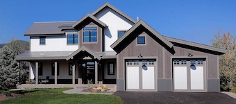 Lakeview Luxury, Hot tub, firepit, views!