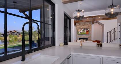 Lakeview Luxury, Brand new 4BD/3.5BA, hot tub, firepit, views!